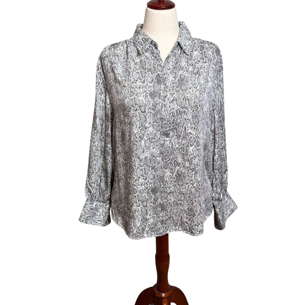 Chico's tunic gray white snakeskin print long sleeve open neck collar Sz 2 US L